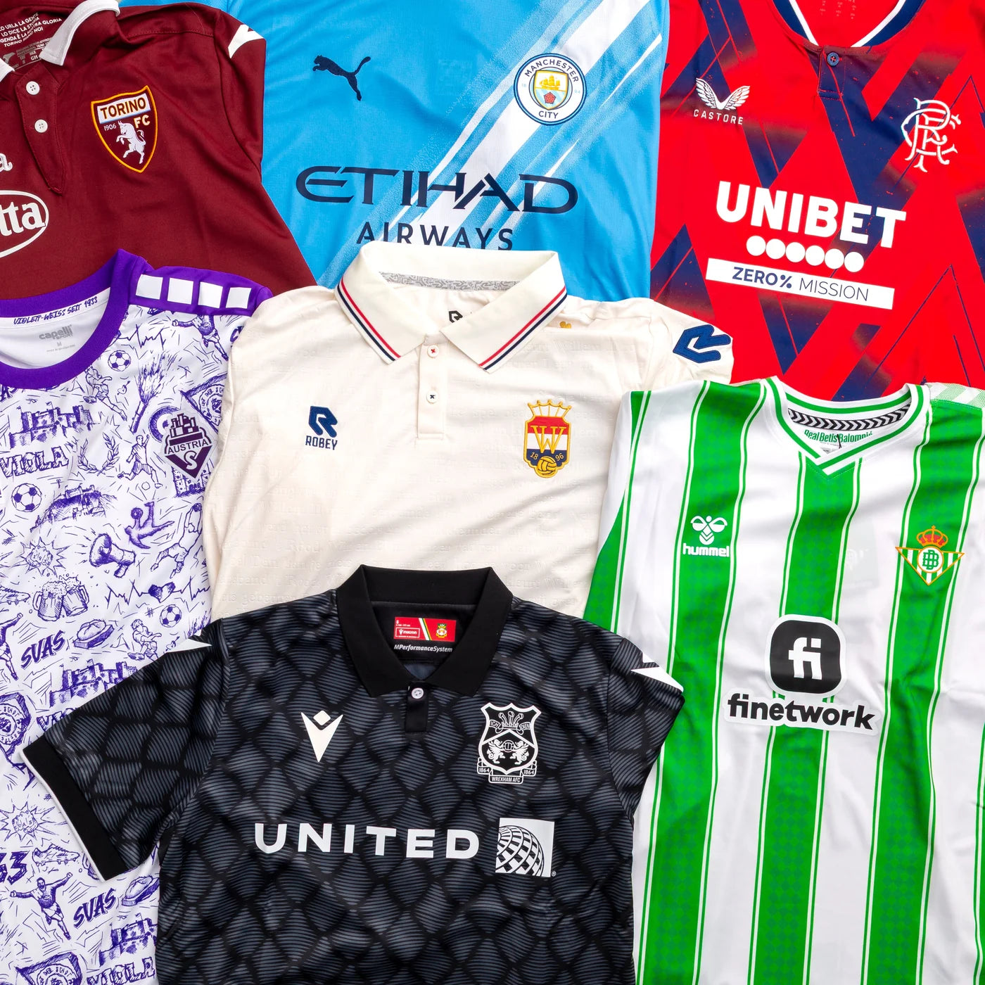 Une sélection de maillots qui pourraient être dans une Standard Box